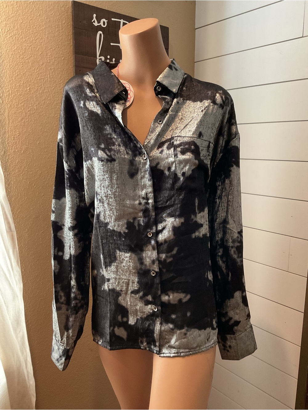 Umgee Black And Silver Metallic Button Front Long Sleeve Top Women’s Large NWT